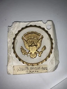 White House Aide Pin - Picture 1 of 2