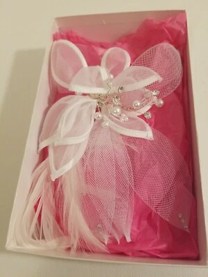 Silver tone hair comb bridal wedding crystal Pearl lace feather hair accessory - Image 1 of 4