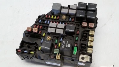 Caja de fusibles del motor Cadillac CTS 2004-2007 OEM Foto 1 de 2
