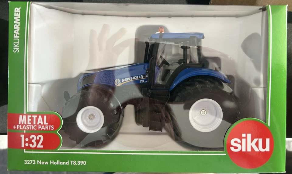 SIKU NO.3273 1:32 Scale NEW HOLLAND T8.390 TRACTOR Dicast Model / Toy - Image 1 of 1