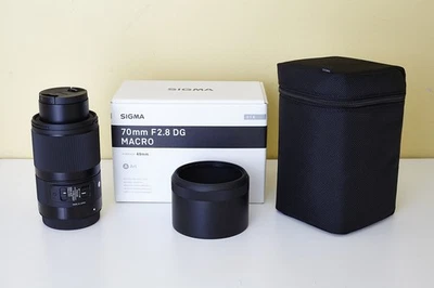 Sigma 70mm f/2.8 DG Macro Art Lens - Excellent Condition - Image 1 of 4