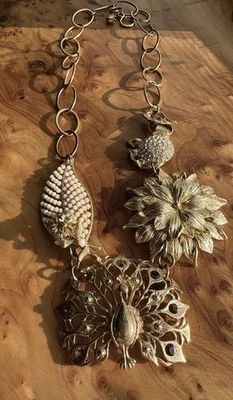 Grueso Babero Distintivo Collar Elefante Flor Hoja Pavo Real Estrás Tono Dorado Foto 1 de 4