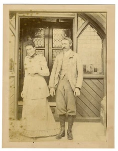ANTIQUE SEPIA PHOTO LADY AND GENTLEMAN OUTSIDE HOUSE 230 X 180mm (9 x 7 inches) - Picture 1 of 1