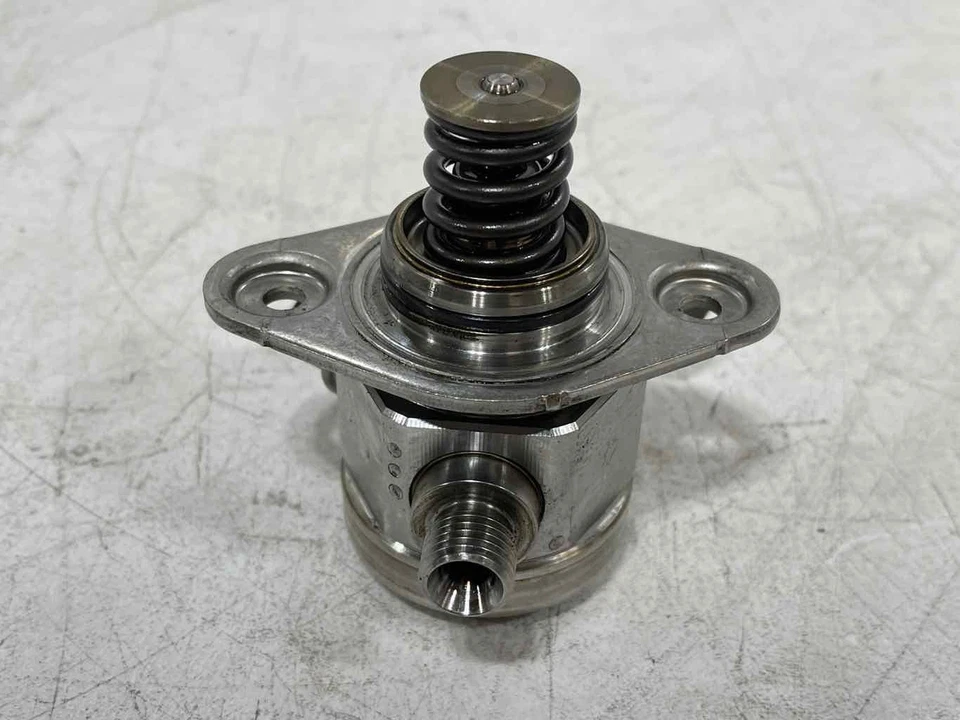 BMW X5M 2010-2013 4,4 L doble turbo bomba de combustible de alta presión 7595339 OEM Foto 1 de 4