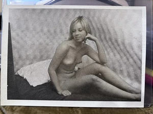 Vintage 1960s Girlie Nude Pinup Photo - Blonde - Risqué B&W #5 - Bild 1 von 5