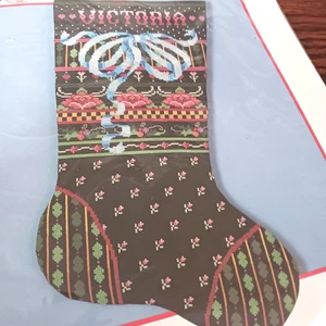 De Colección Bucilla Medias de Navidad Punto de Cruz Kit Artesanal Muestreador Victoriano 19" - Imagen 1 de 5