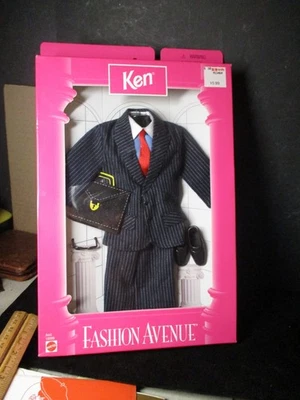 Traje a rayas Ken Fashion Avenue #18099 con zapatos, gafas, maletín nuevo en caja R15 PA Foto 1 de 2