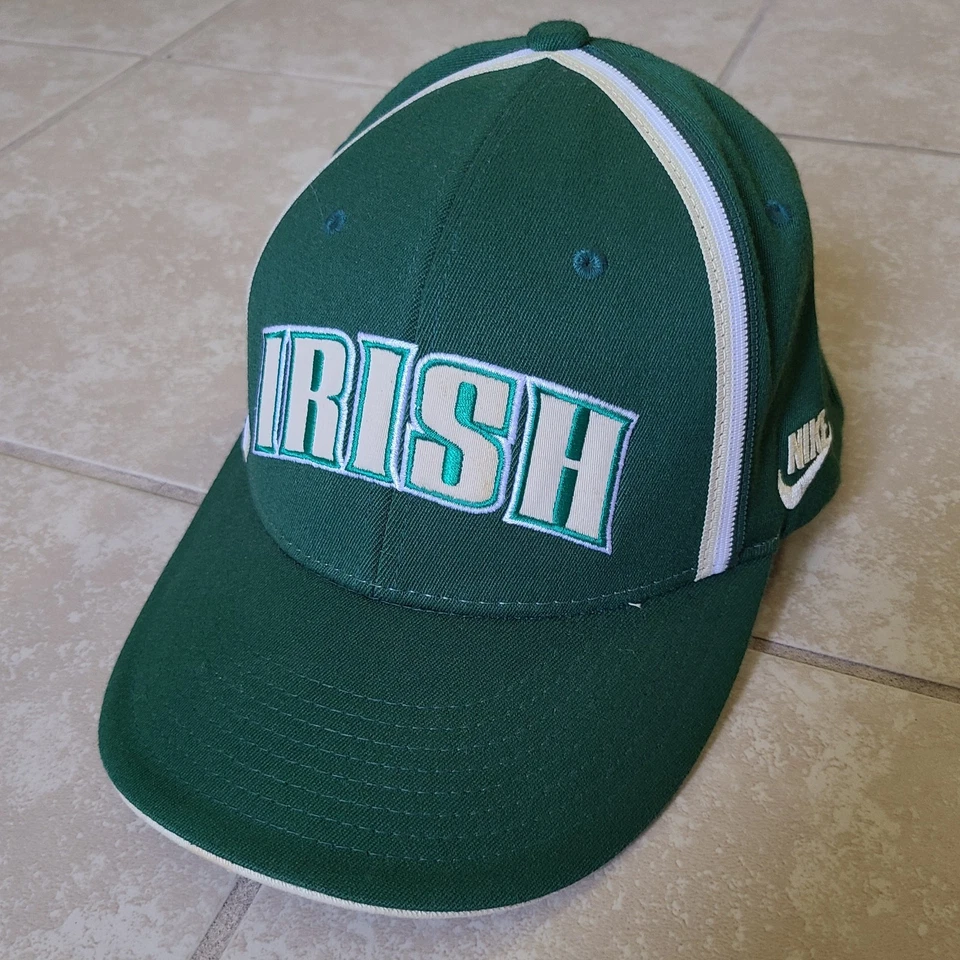 Gorra Nike irlandesa de lucha Lebron James St Vincent St Mary Foto 1 de 4