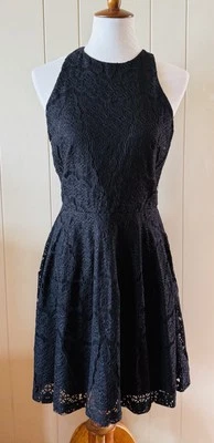 Nuevo con etiquetas Vestido Mossimo Talla Mediana Negro Encaje Forrado Sin Mangas Ajuste y Acampanado Foto 1 de 4