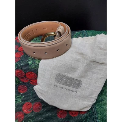 Cinturón Coach Damas Talla Pequeña #8500 Taupe Piel de Vaca y Latón 1 1/2" Ancho Foto 1 de 4