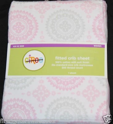Circo 粉色灰色奖章贴合婴儿床床单幼儿床单 nwt — 第 1/4 张图片