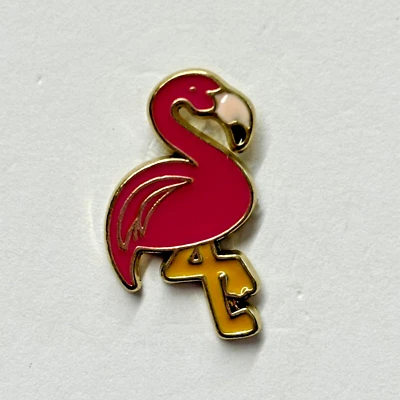 Botón de metal pintado esmalte rosa, púrpura, amarillo y azul Rainbow & Clouds  Foto 1 de 3