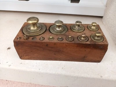 Boite de poids en laiton ancienne de 12 poids au max 1kg  - Photo 1/4