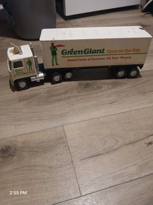 CADET GMC 18 WHEELER - JOLLY GREEN GIANT - Image 1 of 4