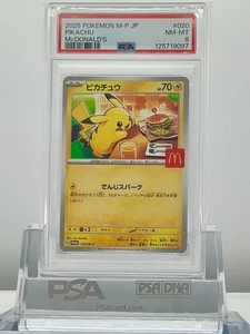 PSA 8 PIKACHU 2025 POKEMON GIAPPONESE 020/M-P PROMO MCDONALD'S HAPPY SET - Foto 1 di 2