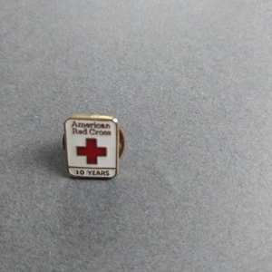 Spilla bavero giacca cappello piccolo croce rossa americana 10 anni - Foto 1 di 2