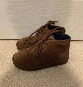 Nuevo Niños/Niños/Jóvenes UGG K DERICK 1010269K *talla 10* - Imagen 1 de 5