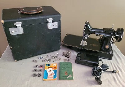 Máquina de coser Singer 221-1 1949 peso pluma con estuche y accesorios ¡Envío gratuito! Foto 1 de 4