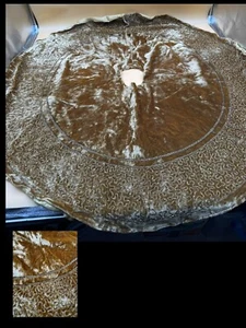 Weihnachtsbaumrock 44 Zoll golden strukturiert und bestickt Samt und Satin - Bild 1 von 1