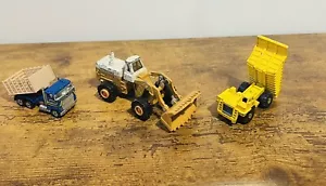 ERTL IH INTERNATIONAL HARVESTER LOADER 1:64 Vintage With 2 Hot wheels Dump Truck - Picture 1 of 17