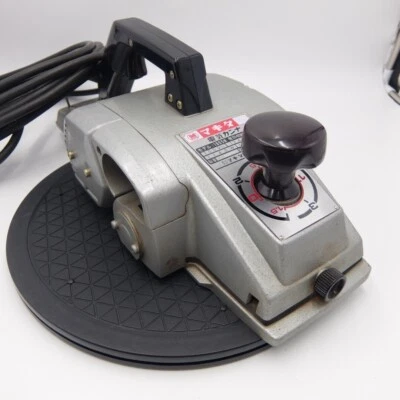 Cepilladora Makita 2 velocidades 1805N tipo pulido corte efectivo CA 100V Foto 1 de 4