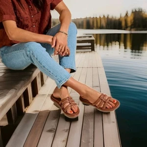 OluKai Tiare Slide Comfort Sandal 8 Fox Brown Leather Upper New Without Box $120 - Picture 1 of 9