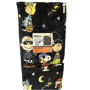 NWT Peanuts Halloween Great Pumpkin Charlie Brown Snoopy Throw Blanket 50"X70" - Picture 1 of 5