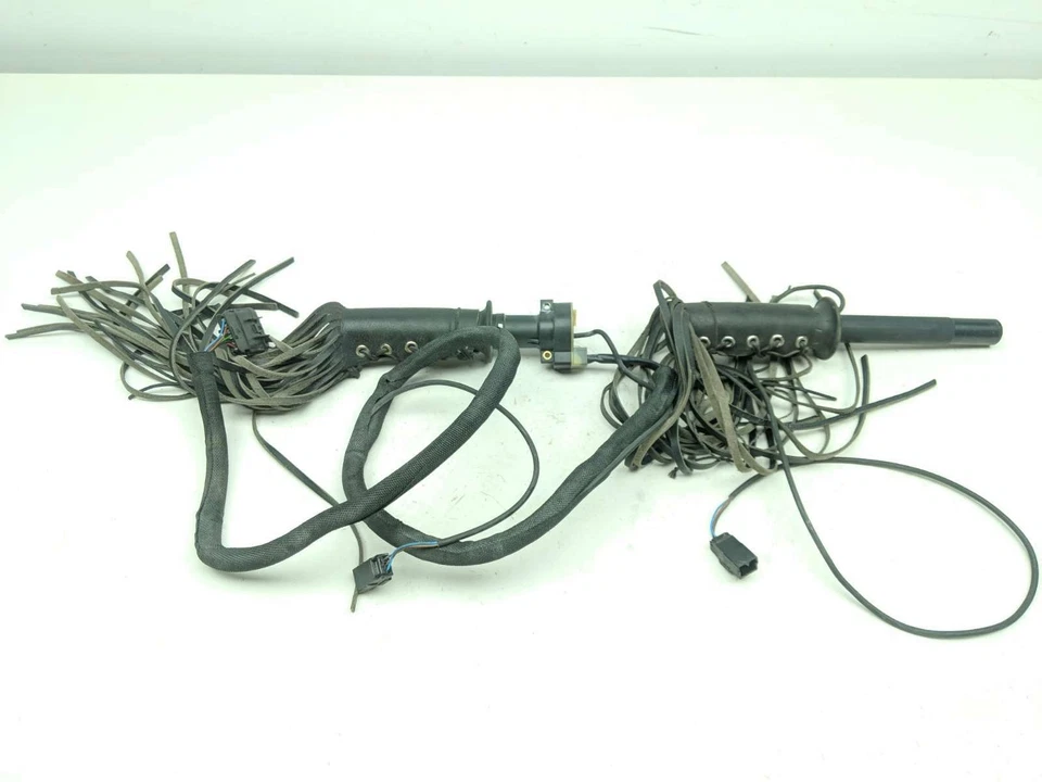 Tubo de acelerador 16 Can Am Spyder F3-T Roadster SE6 y empuñaduras F Foto 1 de 4