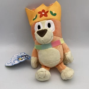 Bluey Family & Friends Juguete de Peluche 8" Peluche QUEEN BINGO con Etiqueta Corona Bata - Imagen 1 de 3
