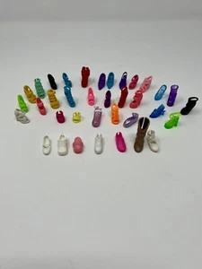 Lot of 36 Assorted Misfits - 29 Unbranded Barbie Shoes & 7 Branded Barbie Shoes - Picture 1 of 7