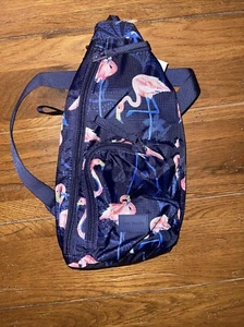 Neu mit Etikett Vera Bradley Mini Sling Rucksack Handtasche pink Flamingo Party marineblau - Bild 1 von 5