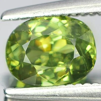 Granate Demantoid 1,06 quilates Forma ovalada 6,4 x 5 mm. Piedras preciosas naturales sin calefacción Foto 1 de 4