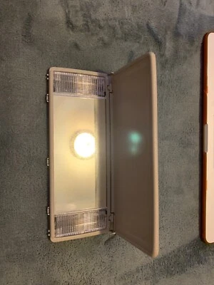 Parasol JAGUAR XJ8 VANDEN PLAS SOLO ESPEJO COLOR BEIGE 1998-2003 Foto 1 de 3