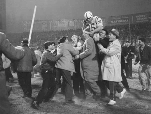 ALAN AMECHE BALTIMORE COLTS GETS CARRIED OFF AFTER 1958 CHAMPIONSHIP WIN 8x10 1 - Picture 1 of 1