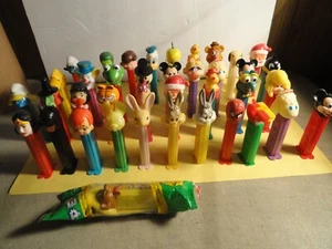 LOT OF 38 VINTAGE PEZ DISPENSER TOY - Picture 1 of 14