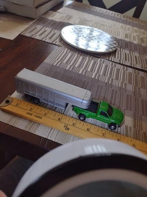 ERTL REPLICA FORD F-350 Green PICKUP TRUCK W/Horse / Cattle Trailer B42 - Image 1 of 4