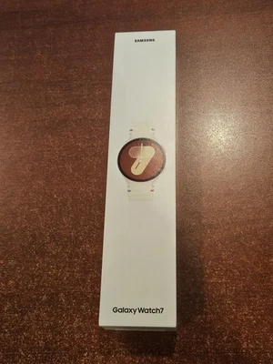 NEW Samsung Galaxy Watch 7 - 40mm Cream Smartwatch SM-L300 Wi-Fi GPS Bluetooth - Image 1 of 4