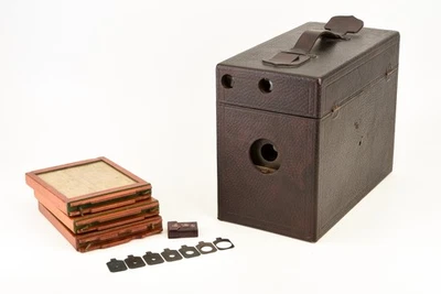 ESCASA Cámara Scovill Satchel Detective 4x5"" Gran Formato con Lente de Latón y Paradas Foto 1 de 4