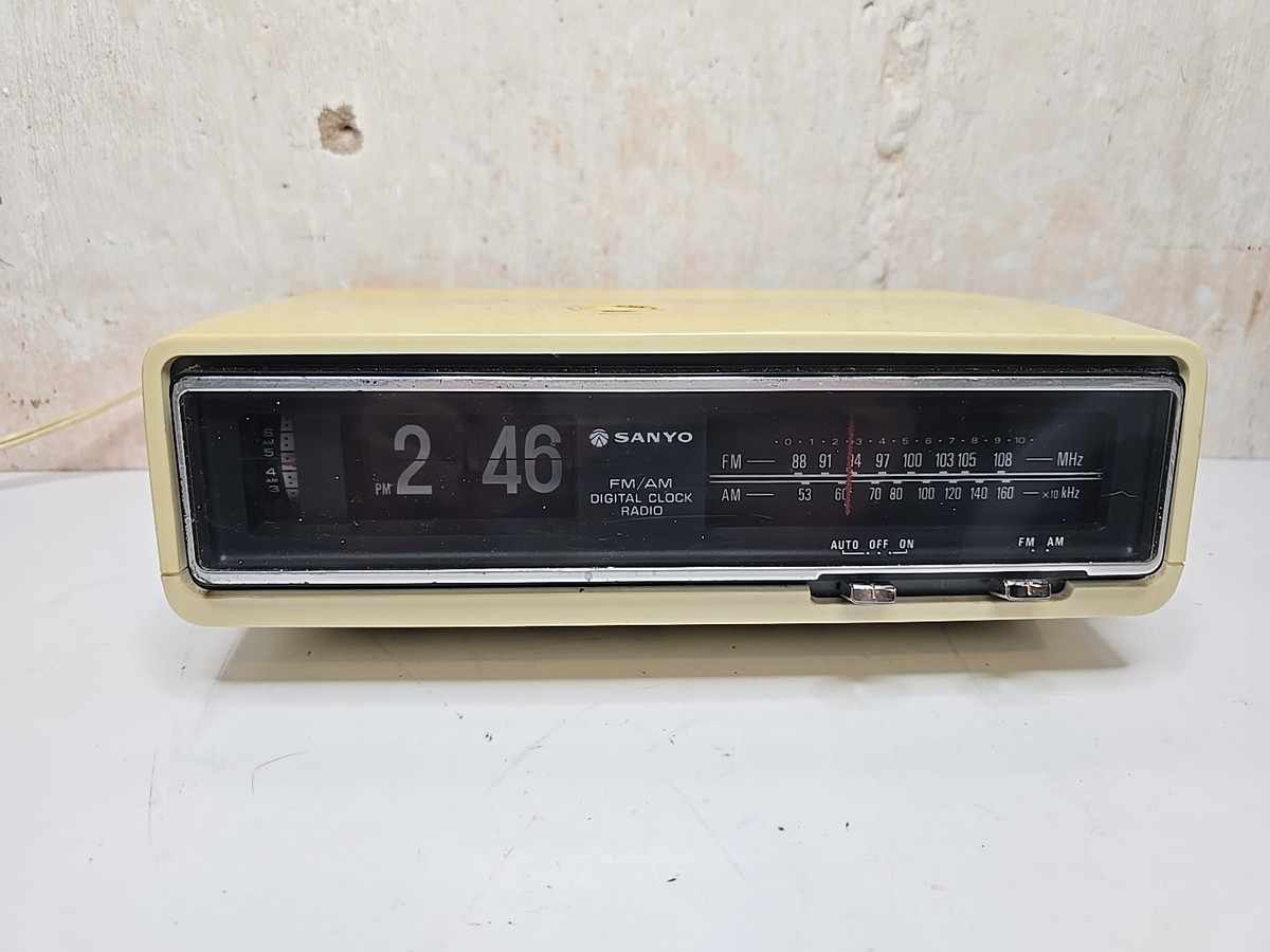 レトロSANYO MR-505C 3バンドラジオカセット