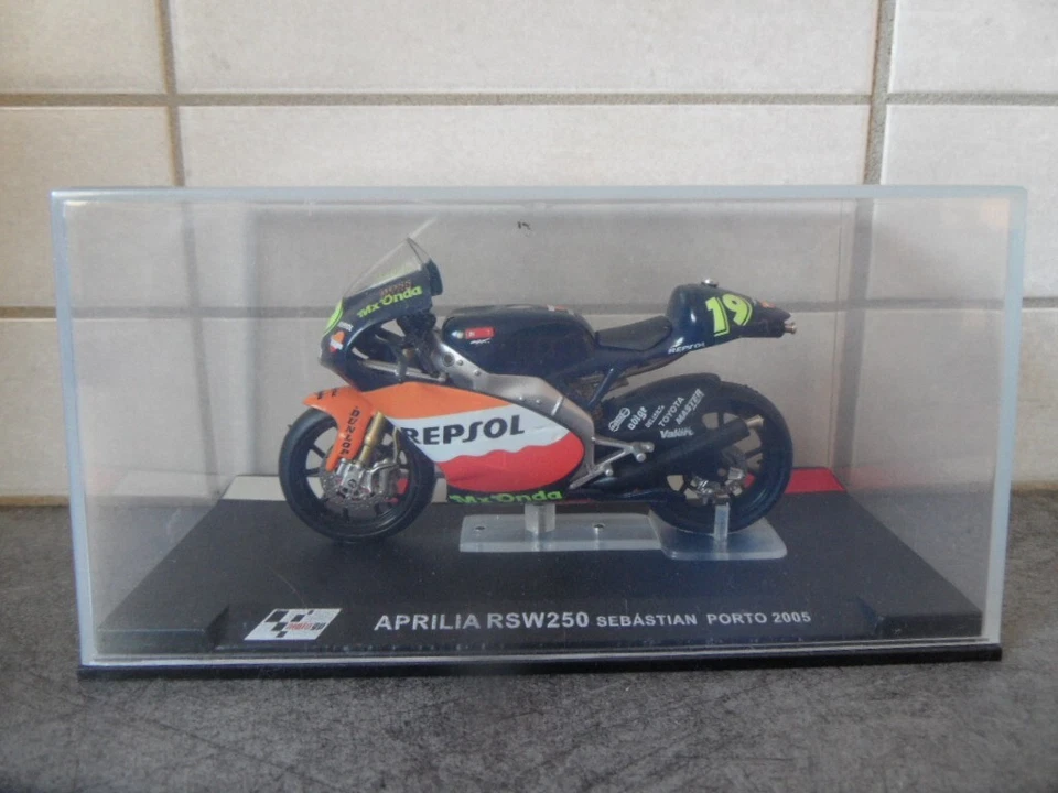 MOTO APRILIA RSW 250 ALEX DEBON GRAND PRIX 2005 1:24 - Photo 1/1