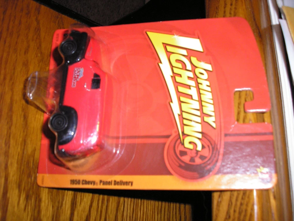 NUEVO 1/64 JL Johnny Lightning 1950 Chevy Panel Delivery Van Rojo y Negro Foto 1 de 1