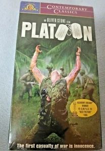 Platoon VHS Charlie Sheen Tom Berenger Willem Dafoe New Sealed Fast Shipper #21L - Imagen 1 de 3
