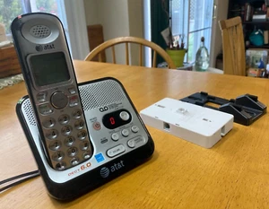 AT&T EL52250 Main Base & Handset DECT 6.0 EL52200 EL52100 EL52210 EL5226 E52300 - Picture 1 of 7