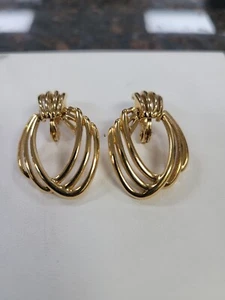 COSTUME JEWELRY GOLD TONE DANGLE CLIP ON EARRINGS - Picture 1 of 2