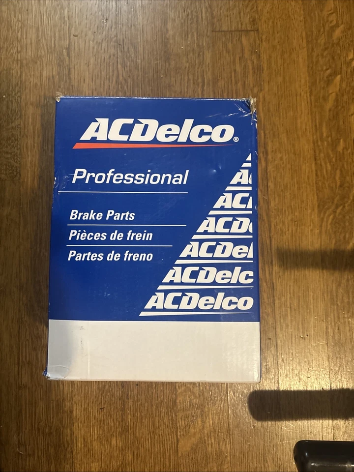 Подлинный главный тормозной цилиндр ACDelco для Chevy C1500/C2500 Suburban 1995-1999 - Изображение 1 из 2