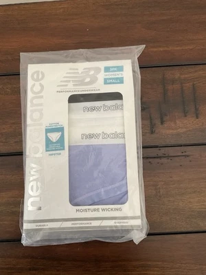 Paquete de 3 ropa interior de rendimiento New Balance Hipster para mujer talla pequeña Foto 1 de 2