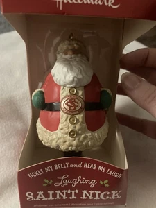 2013 Hallmark Laughing Saint Nick Weihnachtsschmuck. UNGETESTET. OHNE BATTERIEN.  - Bild 1 von 4