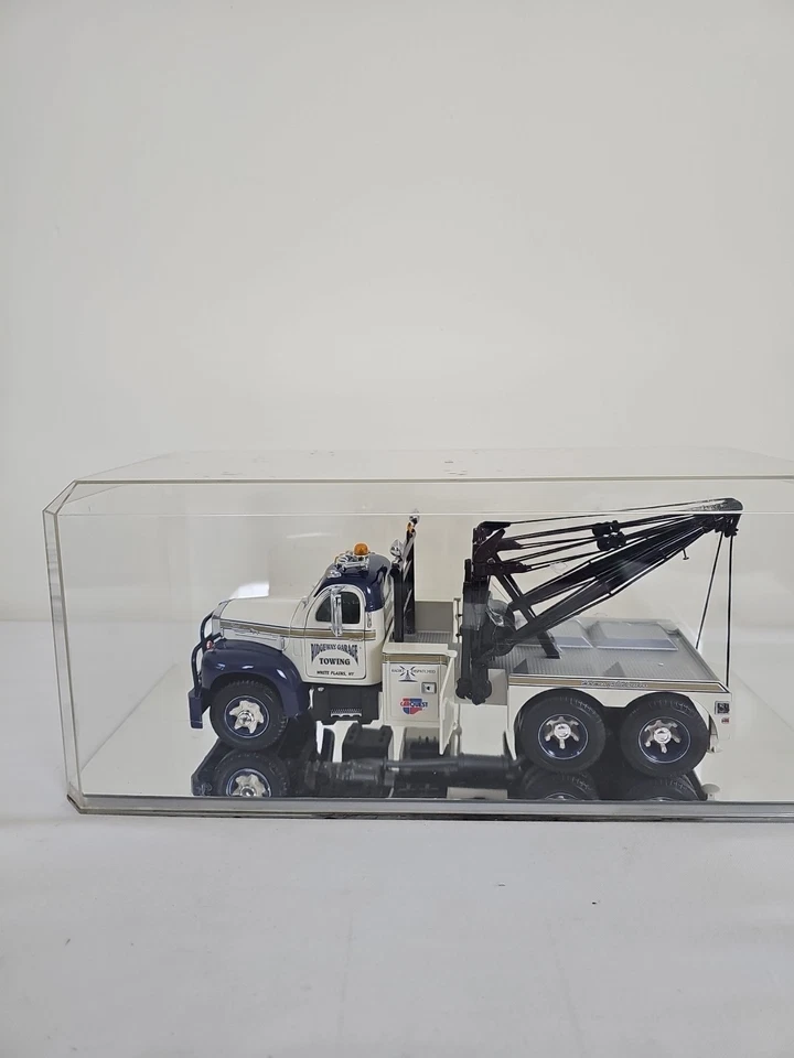 VINTAGE RIDGEWAY GARAGE, 1/25 1960 MACKB-61 HEAVY DUTY WRECKER, 1ST. GEAR - Image 1 of 4