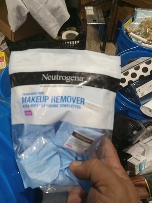 Toallitas limpiadoras desmaquillantes sin fragancia Neutrogena paquete de 20 individuales 1 Foto 1 de 2