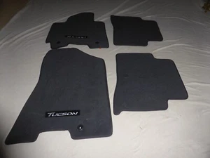 2019-2021 HYUNDAI TUCSON FLOOR MAT SET BLACK CARPET D3F14-AC010 GENUINE OEM - Foto 1 di 8